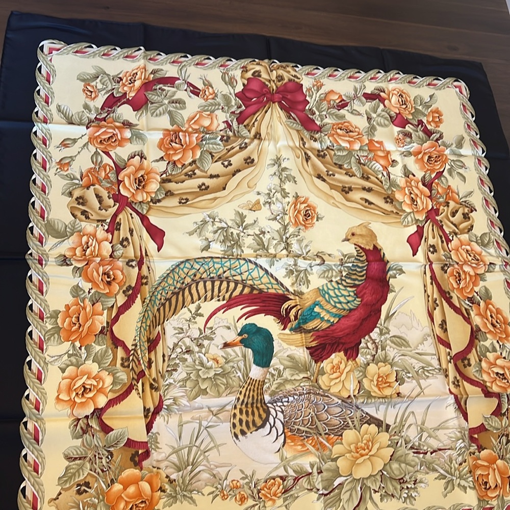 Salvatore Ferragamo 100%Silk Scarf with box - Picture 2 of 13
